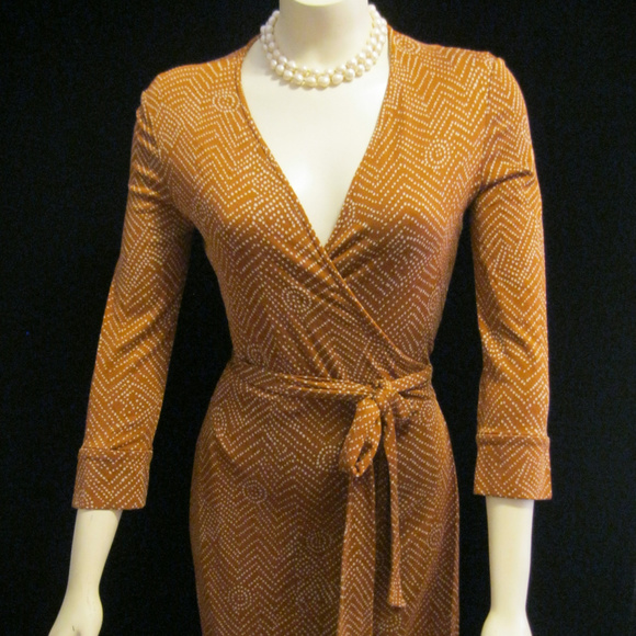 Diane Von Furstenburg SILK knit WRAP DRESS Sz 6 - Picture 1 of 6